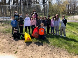 Second Grade Collects Trash to Commemorate Earth Day
