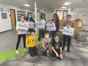 5th Grade Makes Lunches for the Homeless