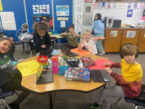 Students Make Thanksgiving Placemats for Local Seniors