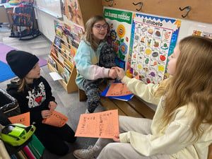 Fourth & Fifth Graders Learning How to Share Their Daily Routine in Spanish Class